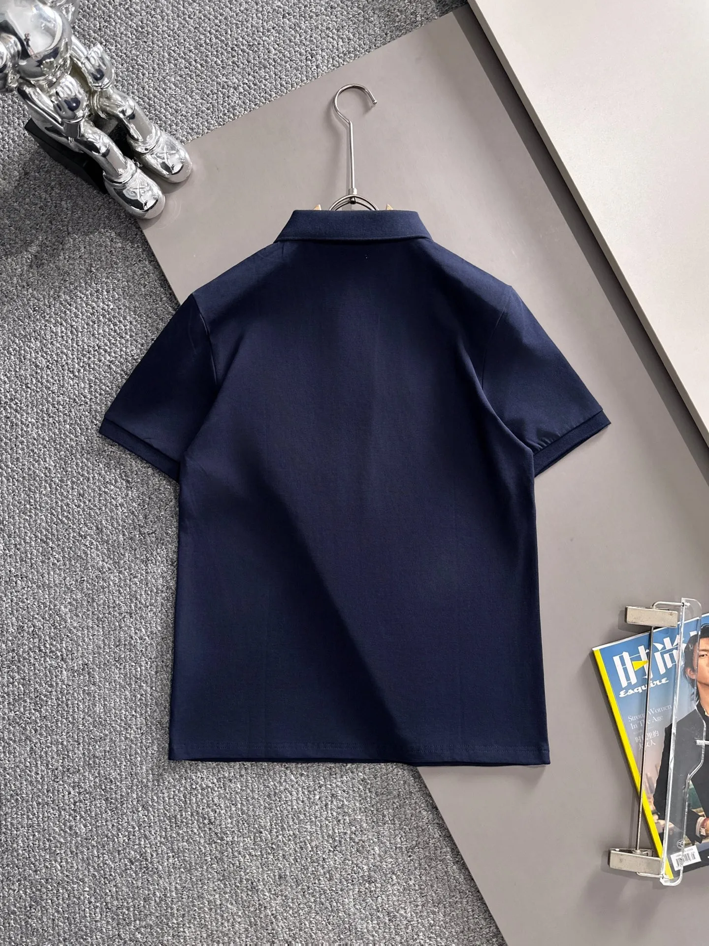 P190 🌸 (Always available) Ralph Lauren [High Quality] Differentiates from ordinary fabrics on the market Men's pure cotton business casual solid color Short-sleeved T-shirt Lapel Polo shirt Men's summer essentials ✔ In a man's wardrobe, polo shirts must occupy an important place! When it comes to polo shirts made of pure cotton, Ralph Lauren is the perfect choice for comfort and quality ✔ The first choice for high quality! Classic basics that will never go out of style! Designed with classic solid colors, each color can easily match various occasions! Made of 240g pure cotton pique fabric, it is skin-friendly, comfortable and has good breathability, making summer wear refreshing and worry-free! The right shoulder style modifies the shoulder shape, enhances the style and temperament, and perfectly fits everyone's needs! Whether it is daily travel or business occasions, it is easy and versatile! The feeling of relaxation is even better. Everywhere you look, there are texture details! There are many colors to choose from, from stable dark colors to dynamic light colors, meeting the needs of different occasions! Exquisite workmanship, the improvement of one's own image is the pursuit of quality of life! , the details of the turning and wiring are also the original factory craftsmanship. Needless to say, the quality is after all, it is something from the original factory... If you like it, don’t miss it! For men, this type of short-sleeved Polo shirt is naturally indispensable!  All three standards are complete! Simple business casual essentials! Color: Black White Gray Royal Blue Size: M-2XL